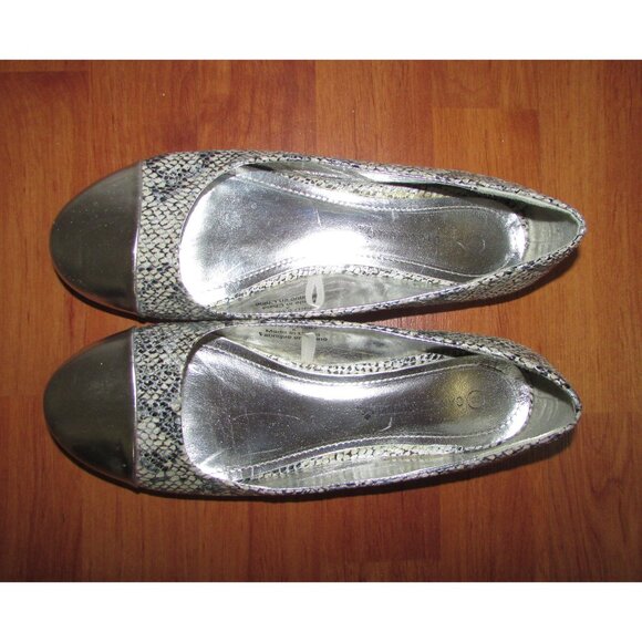 Candy Couture Snakeskin Print Silver Toe Flats - Sz 8 - Picture 9 of 10